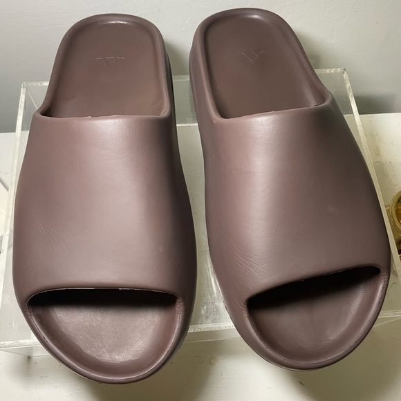 Adidas YEEZY SLIDES Dark Brown sz13 - Picture 1 of 16